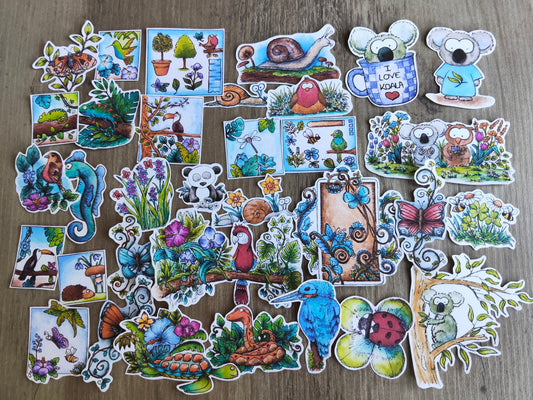 Stickers animaux mignons et nature – Lot de 33 autocollants illustrés à l’aquarelle – Koalas, escargots, oiseaux, fleurs, papillons